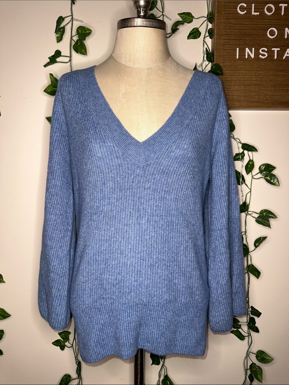 White House Black Market Blue 3/4 Flare Sleeve V Neck Sweater